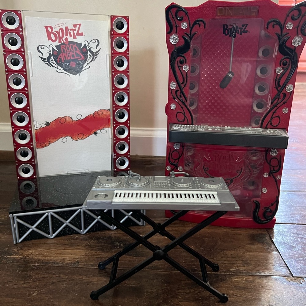 Bratz MGA Rock Angelz Stage & Booth